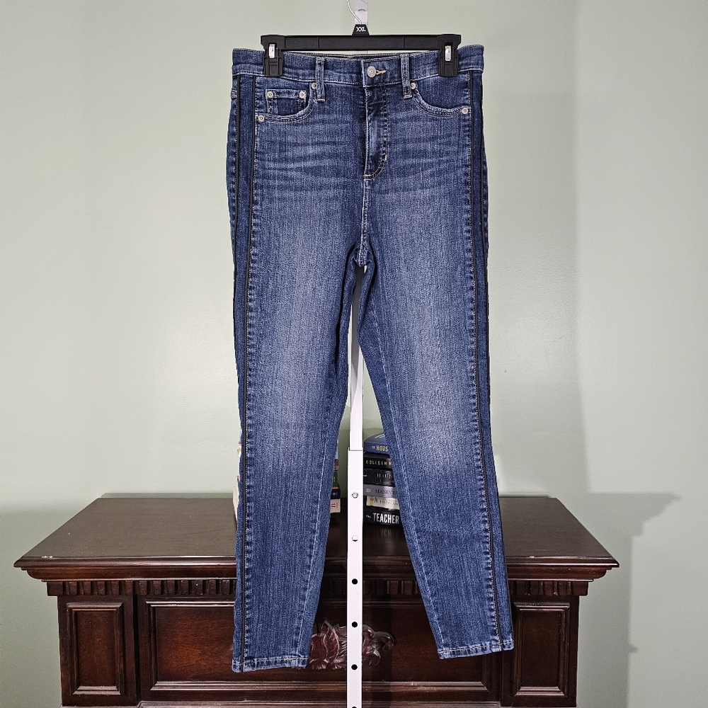Banana Republic Curvy High Rise Skinny Medium Wash Size 28 / 6